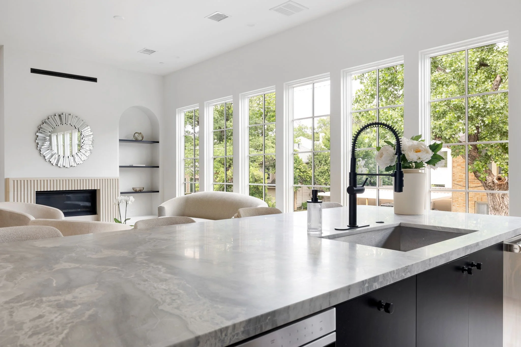 25-web-or-mls-3943 Hawthorne Ave 102 (interiors)-23.jpeg