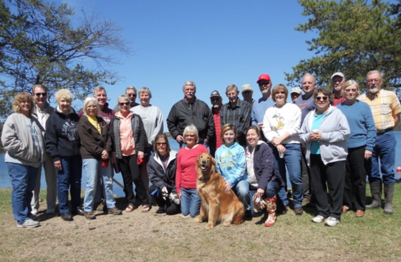 Thanks to the 2017 Road Clean-Up Crew! Your neighbors made this spring’s trash clean-up event a big success! On hand were Dick Preiner, Linda Kics, Dzint Kics, Liz and Ian Hawkinson, Dave Rowe, Beth-Anne Rowe, Barb Schlagel, Jim Benda, Karen Bretzman Prell, Kathryn Engdahl, Dean Frost, Walt Weisser, Dianne Weisser, Dave Bendorf, Michele Bendorf, Dave Scott, Dave Hawkinson, Jerry Baker, Edna Baker, Roy Carlson, Jeff Habercorn, Jennifer O’Neill and Hunter.