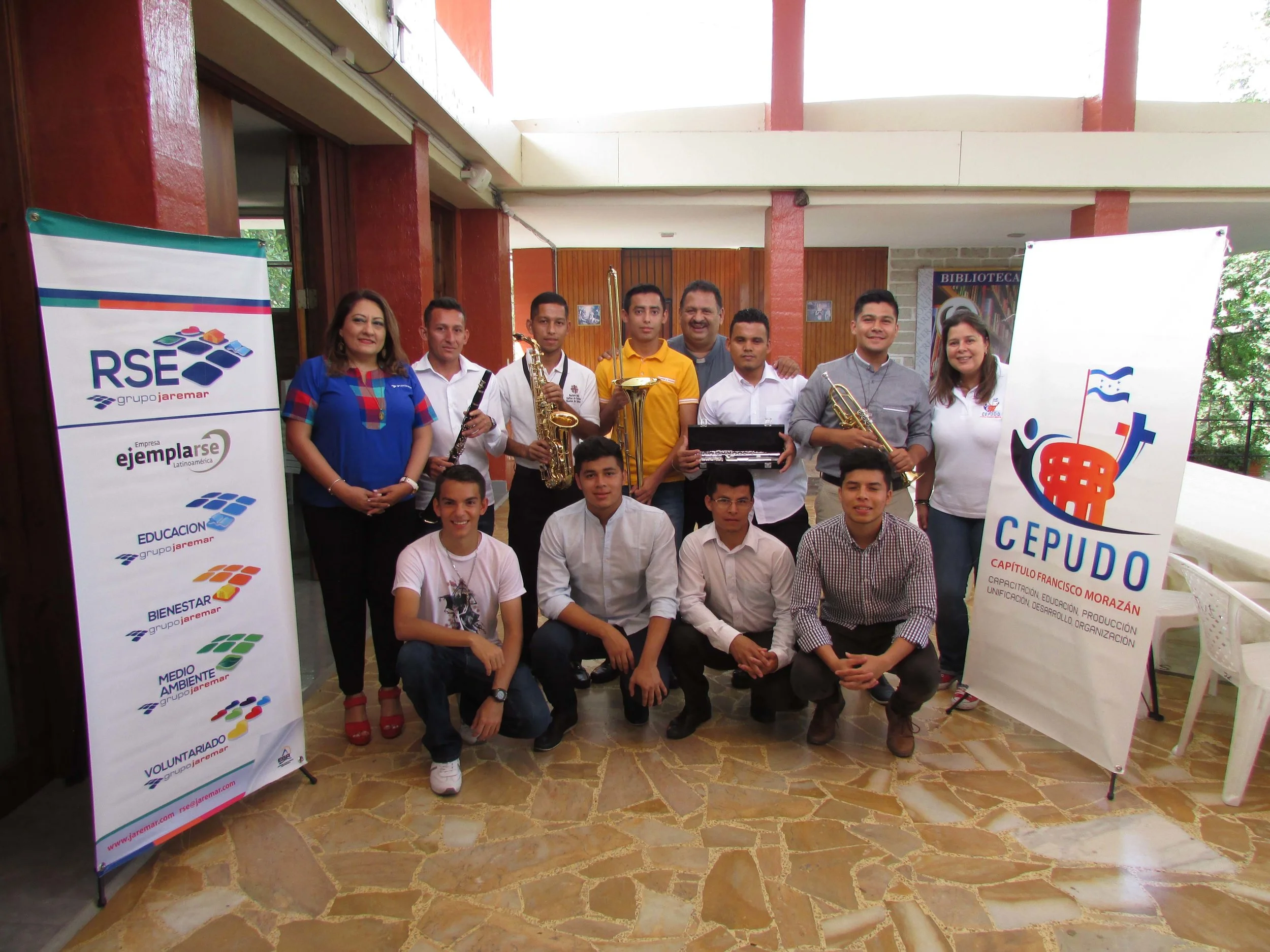Grupo Jaremar junto a su aliado estratégico CEPUDO realizan la entrega de instrumentos musicales al Seminario Mayor “Nuestra Reina de Suyapa”