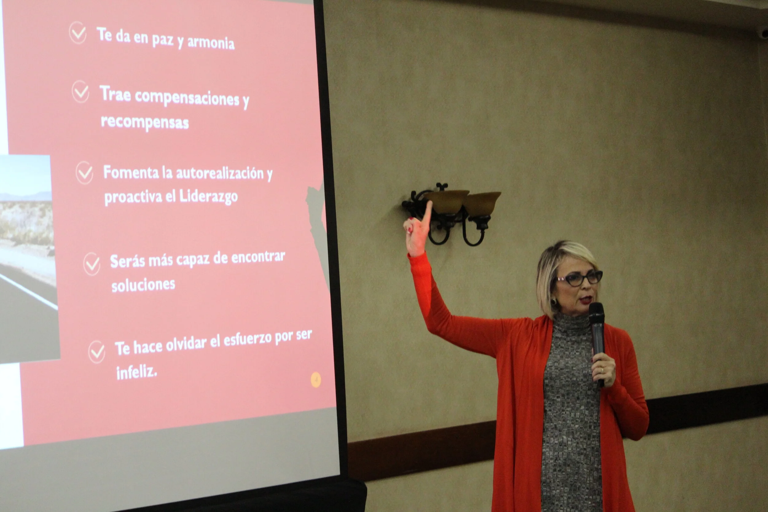 Conferencia dirigida a ejecutivos Grupo Mega Tegucigalpa Las Metas Se Cumplirán: ¡Si Tu Formas Parte de Ellas!