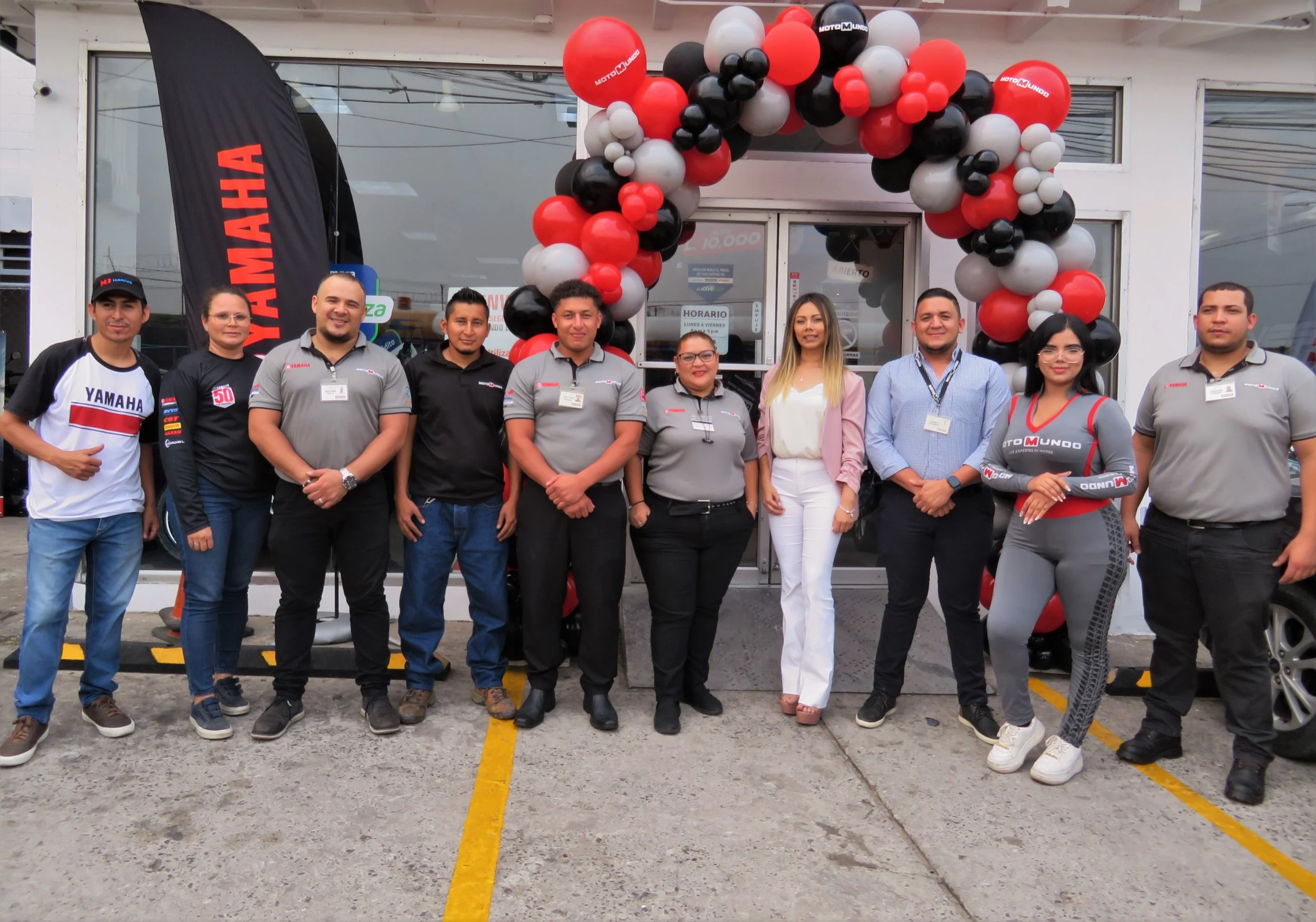 MOTOMUNDO expertos en motocicletas y sus complementos: Anunció la reapertura de su renovada tienda en Toncontín