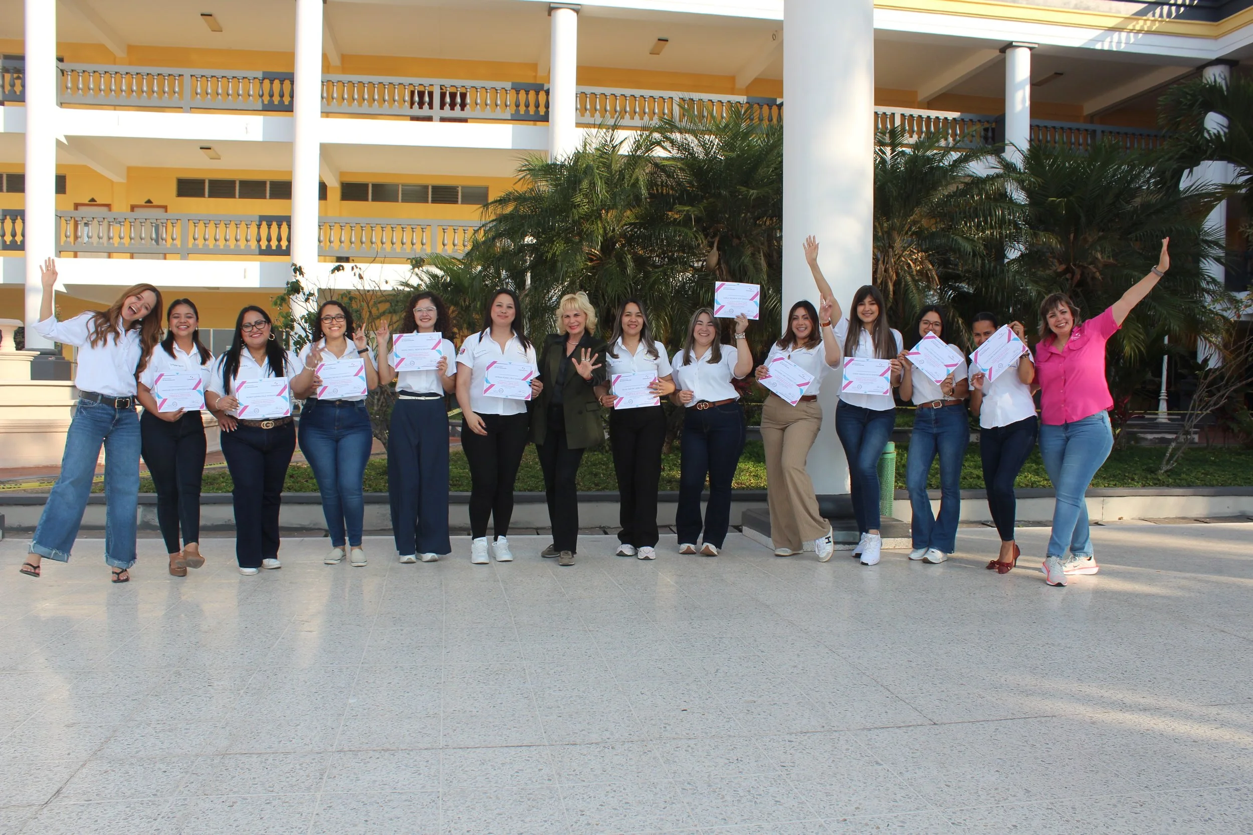 Seminario Taller: “Embajadoras de Impacto COFISA: El Rostro del Servicio Excepcional”