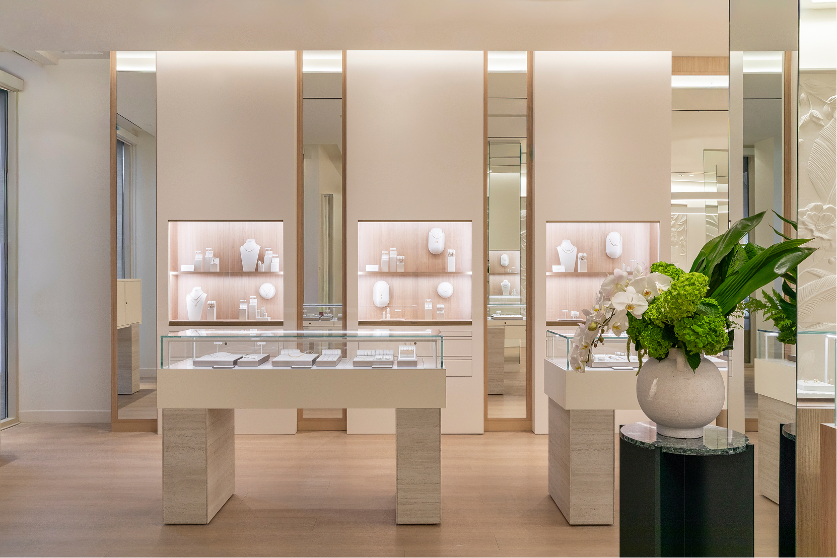 BE26_SOTF NSO_Showroom_BeverlyHills_RGP-3231 1.png