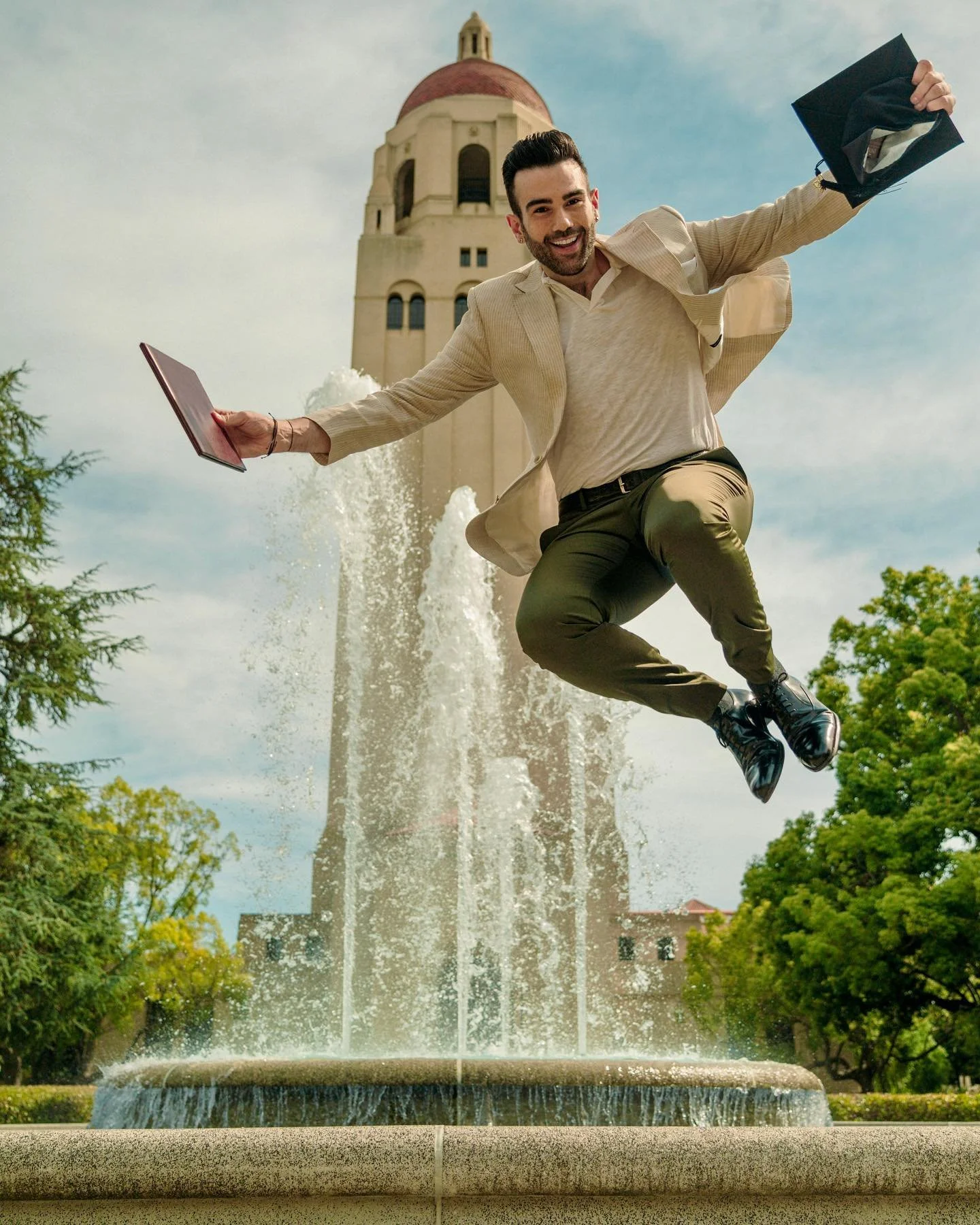✨🎓 Flying high as we count down to graduation @stanfordgsb! 🌲 Ready to celebrate the culmination of an incredible journey and embrace the endless possibilities ahead.💫 
.
.
.
#classof2023 #gsbgrad #gsbgrads #graduation #stanford #commencement #sta