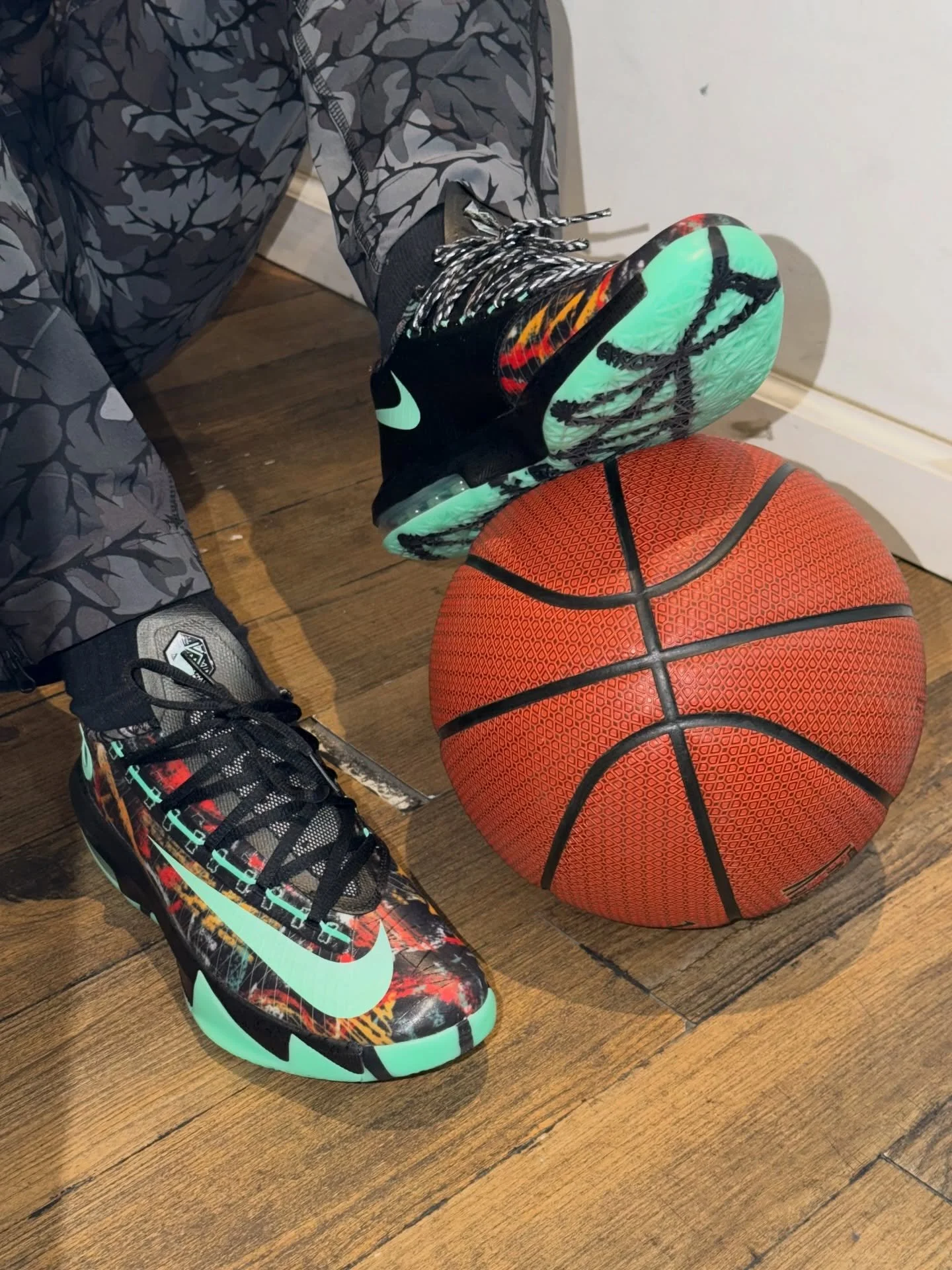 Nike KD 6 &rdquo;All-Star Illusion&ldquo; will be available Friday 2/27 at 10:00 AM at The Loop. First come first served. 

FQ8356-900 : $145
#sneakers #sneakerslover #SneakerStyle #nikes #nikeshoes