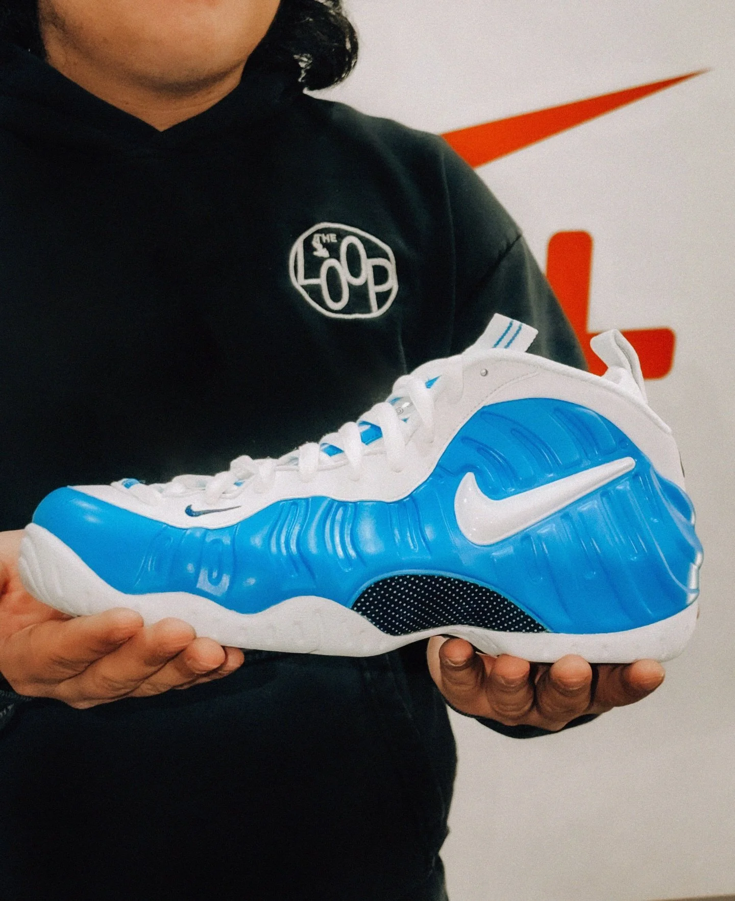 Men&rsquo;s Nike Air Foamposite Pro &ldquo;University Blue and White&rdquo; will be available Friday 3/27 at 10:00 AM at The Loop. First come first served. 

HF0794-400 $240

 #SneakersAddict #sneakerslover #sneakerstore #sneakers #theloop nike