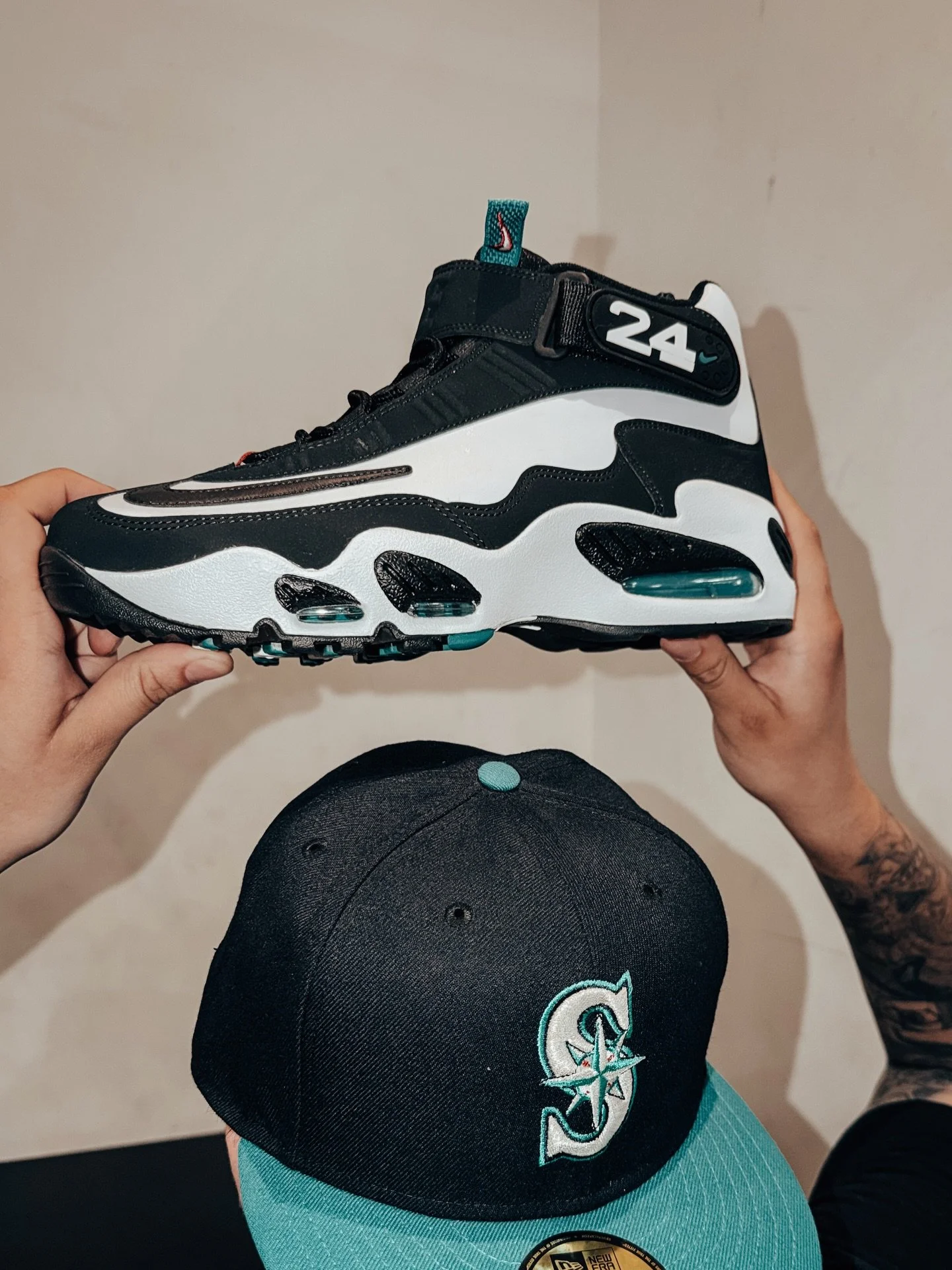 Men&rsquo;s Nike Air Griffey Max 1 &ldquo;Freshwater&rdquo;. Now restocked at The Loop. 🔥

Come by the shop to pick up your pair.

#NikeAirGriffeyMax1 #Freshwater #RestockAlert #Sneakerhead #KicksOfTheDay