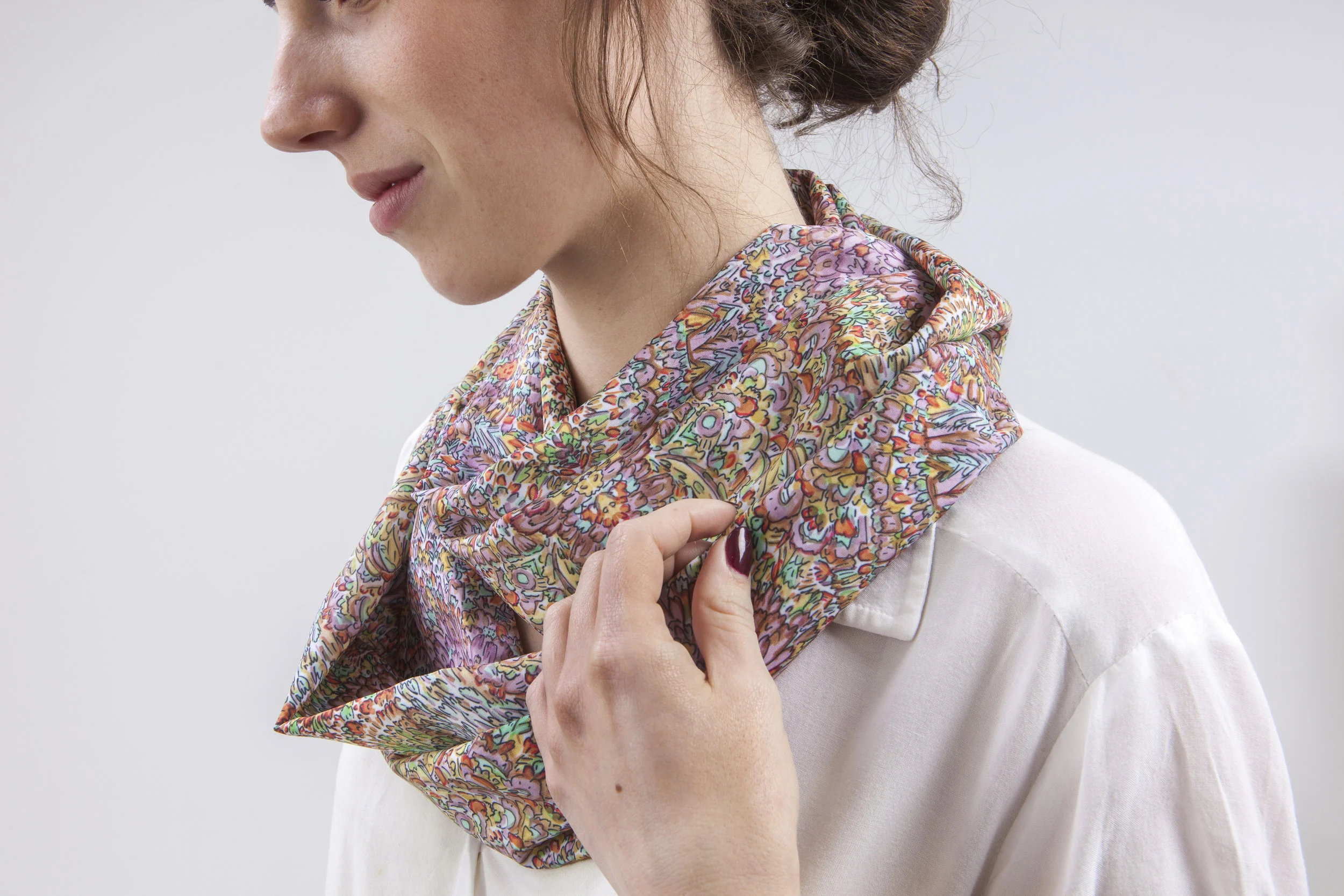 Hum_Tapestries_Scarves_Model_Glynis_WEB.jpg
