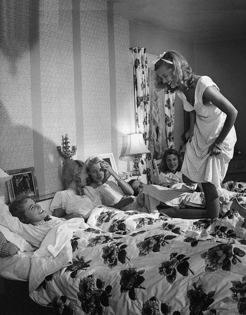 Matching drapery and bedding, makes the most of fabric on-hand and results in a perfectly coordinated room. Photo by Nina Leen, 1945.