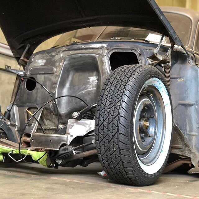 Denny&rsquo;s #1950 #chevy with the @fatmanfabrications super slammer setup. Now for the #lsswap