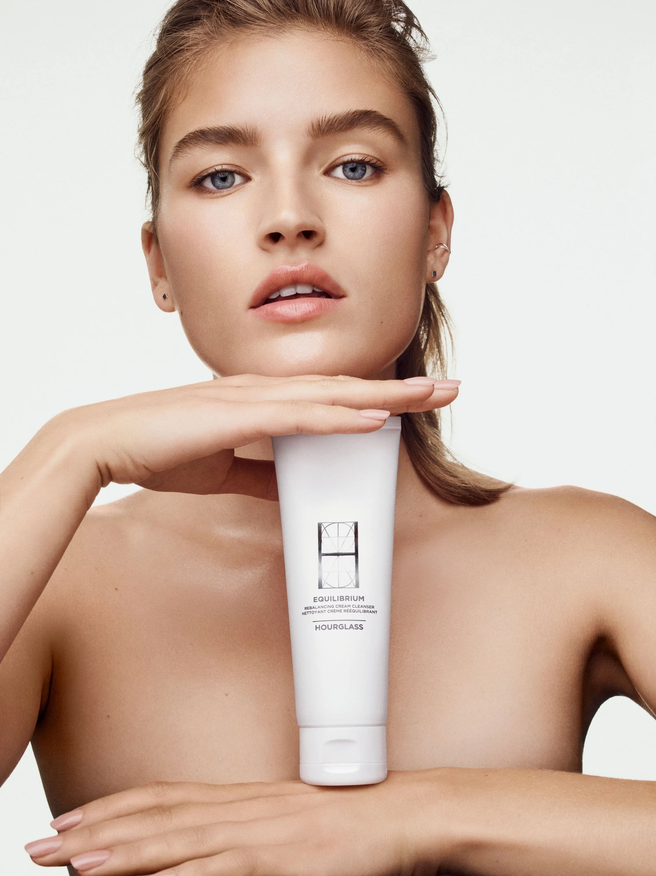 GATES_HOURGLASS_EQUILIBRIUM_MOLLY_SHOT02_CLEANSER_020 f7.jpg