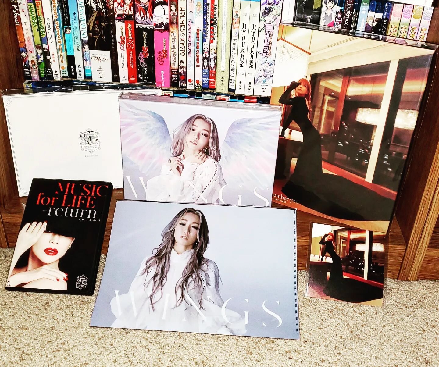 Ayumi Hamasaki and Koda Kumi have dropped new releases in January and you know @nerdycollectorluna picked them up along with Ayu's mu-mo exclusive of her Music for Life&sim;return&sim; concert. Kuu-chan's is the Fanclub edition of WINGS while Ayu's i