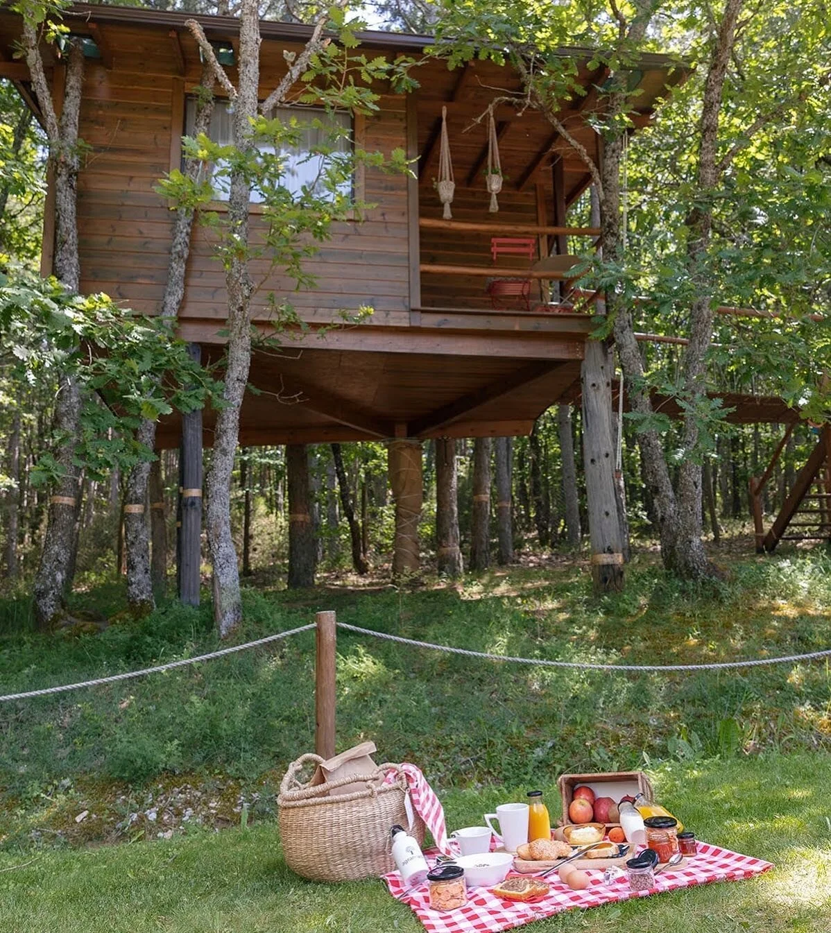 &bull; There are times when breakfast seems the one thing worth getting up for🌳
.
.
.
📸 @lefteris_kossaras 
@two_clicks_photography 
.
.
.
#agramada #agramadatreehouse #xaniagramada #treehousehotel #breakfastideas #uniquehotels #slowliving #nature 
