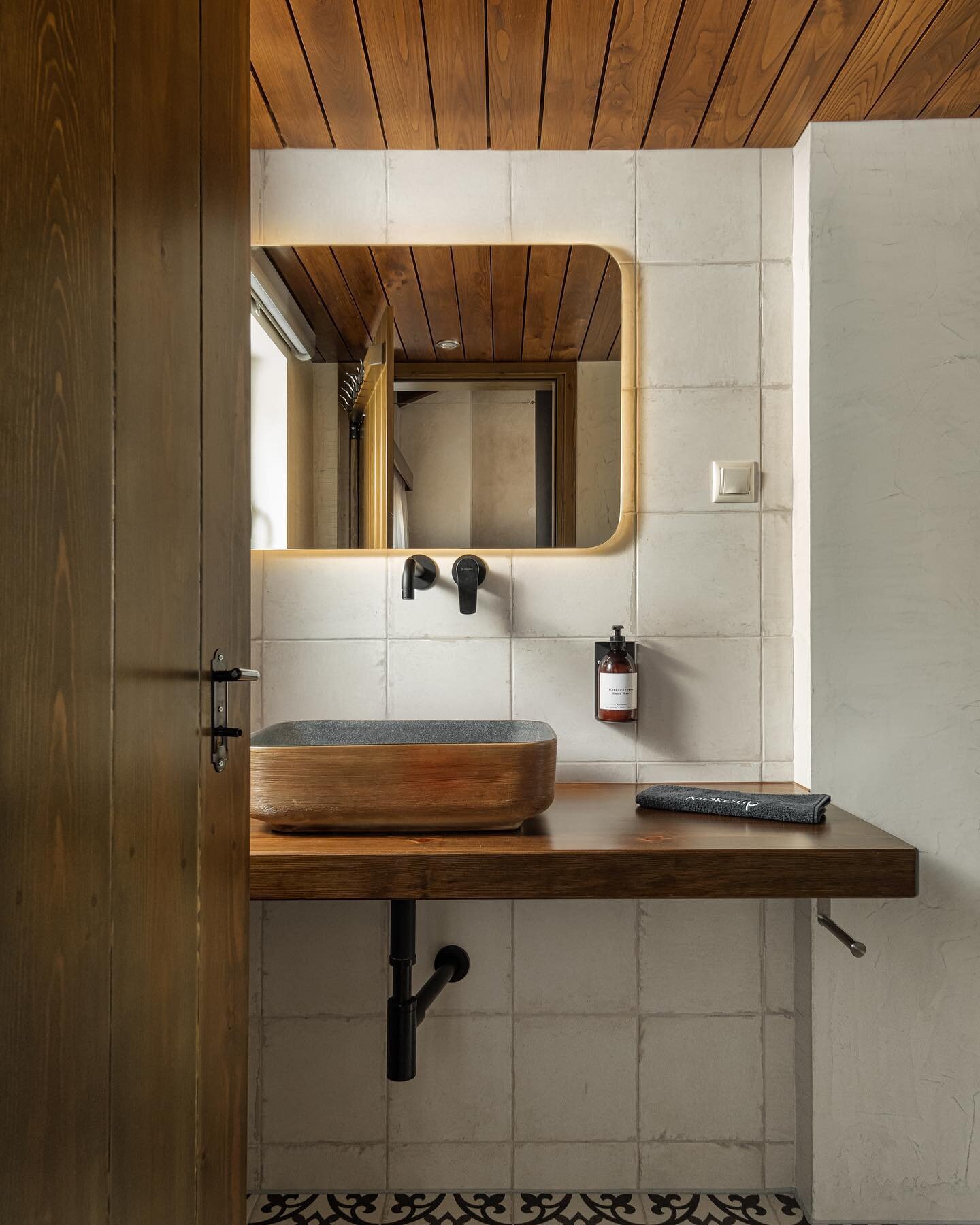 &bull; Design meets function (Suite 6 - Gregale Bathroom) 🌳

📍For bookings link in bio!
.
.
.
📸@lefteris_kossaras 
@two_clicks_photography 
.
.
.
#agramada #agramadatreehouse #xaniagramada #agramadaexperiences #architecture #luxurylodges #interior