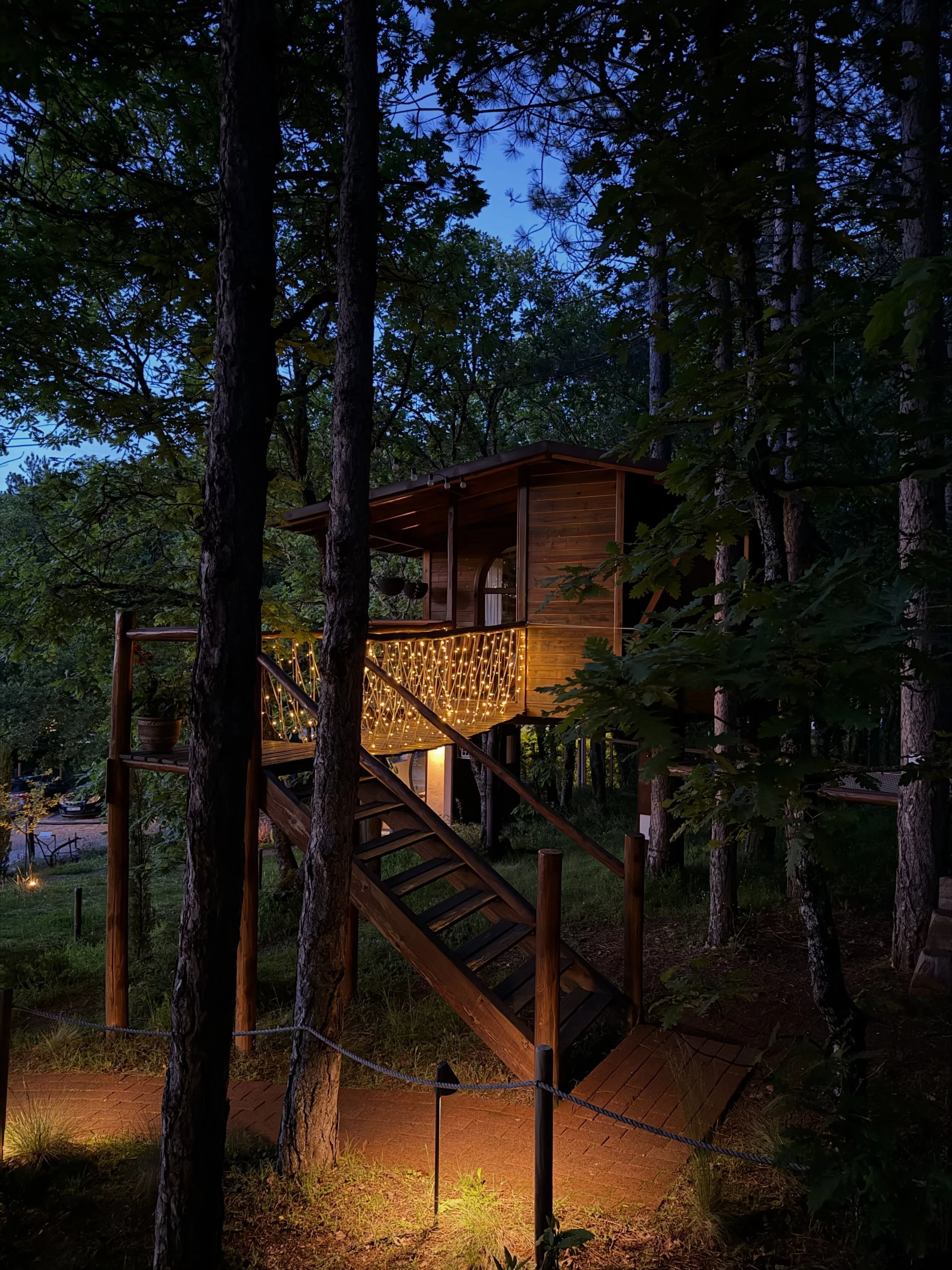 A little magic tucked between the trees ✨

&bull; Agramada Treehouse &bull;

#cozyescape #romanticgetaway #treehousedream #uniquehotel #chalkidiki