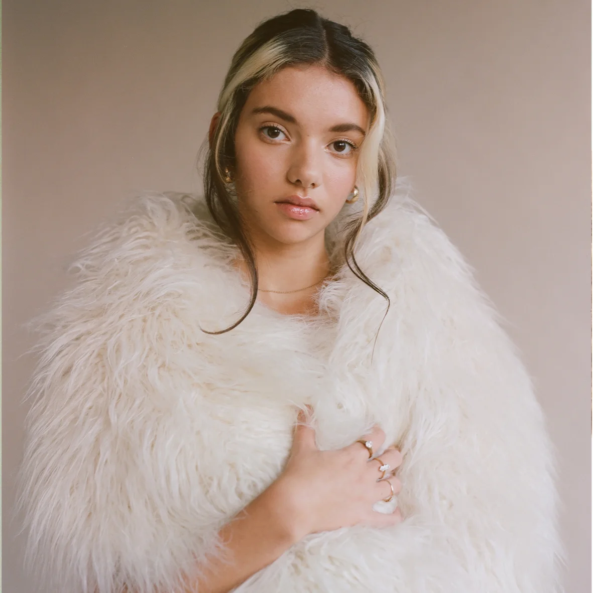 WHITE MUFF SCARF FOR SITE.jpg