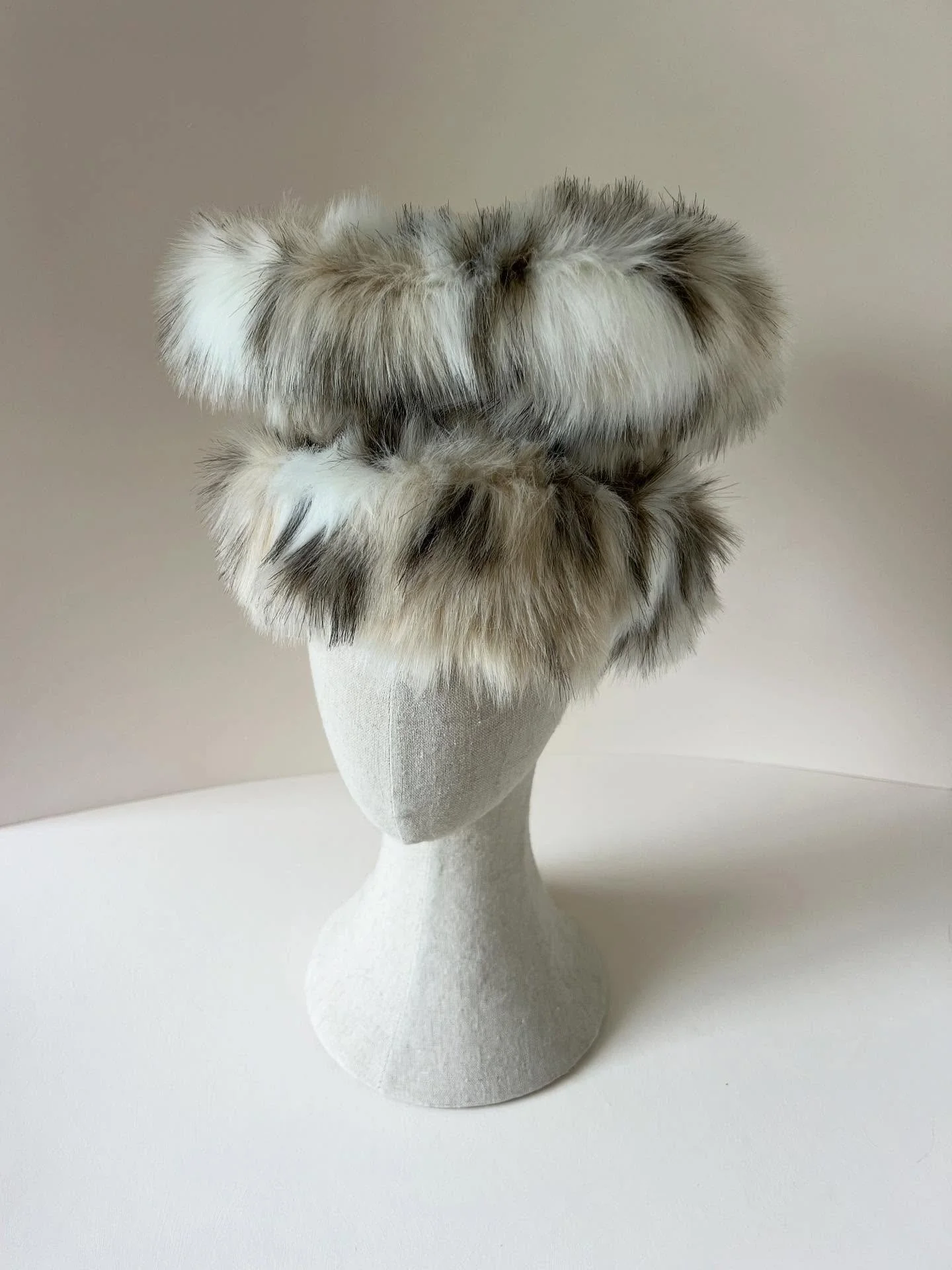 One of a Kind 🐁

Finished her just in time for the weekend, her favourite part of the week. Hand made from start to finish in house. Faux fur outer and 100% cotton lining. 

Only one available, in Studio Editions on the site.

*sold