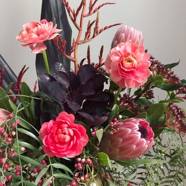 Close up from last weeks Thanksgiving arrangement, barber shop addition. We are feeling all of these different tones and textures!⠀⠀⠀⠀⠀⠀⠀⠀⠀
.⠀⠀⠀⠀⠀⠀⠀⠀⠀
.⠀⠀⠀⠀⠀⠀⠀⠀⠀
.⠀⠀⠀⠀⠀⠀⠀⠀⠀
.⠀⠀⠀⠀⠀⠀⠀⠀⠀
#textures #tones #nycflorist #floraldesign #instaflowers #flowersofinstagram #nyfloraldesigner
