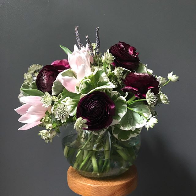 Was touched by the special note my client wanted me to include with this delivery. We should all remember to send gratitude to those who mentor us in life.⠀⠀⠀⠀⠀⠀⠀⠀⠀
.⠀⠀⠀⠀⠀⠀⠀⠀⠀
.⠀⠀⠀⠀⠀⠀⠀⠀⠀
.⠀⠀⠀⠀⠀⠀⠀⠀⠀
.⠀⠀⠀⠀⠀⠀⠀⠀⠀
#inspiredbynature #designedinbrooklyn #flowerstagram #flowersofinstagram #flowers #nyrealestate #staging #gifting #staginghomes #floraldesigner #events #nyflorist #nystaging #realestate