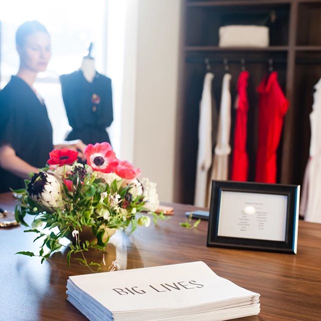 Throwback to one of our first events with our friends @shopbiglives. Such a fun fashion night out!
.
.
.
.
#inspiredbynature #designedinbrooklyn #flowerstagram #flowersofinstagram #flowers #nyrealestate #staging #gifting #staginghomes #floraldesigner #events #nyflorist #nystaging #realestate