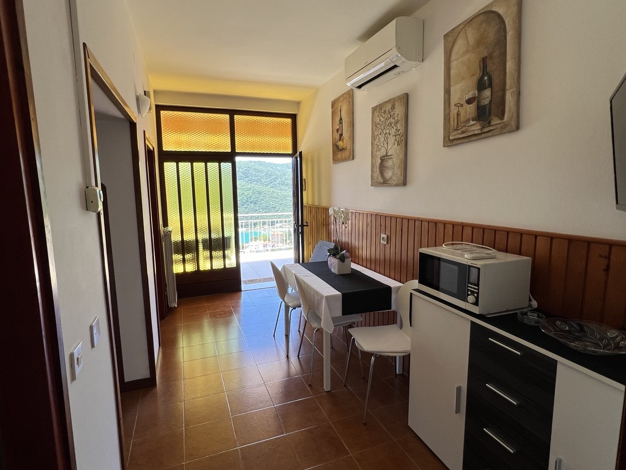 appartamenti_alma_rabac_vista_panoramica_interni_2011.png