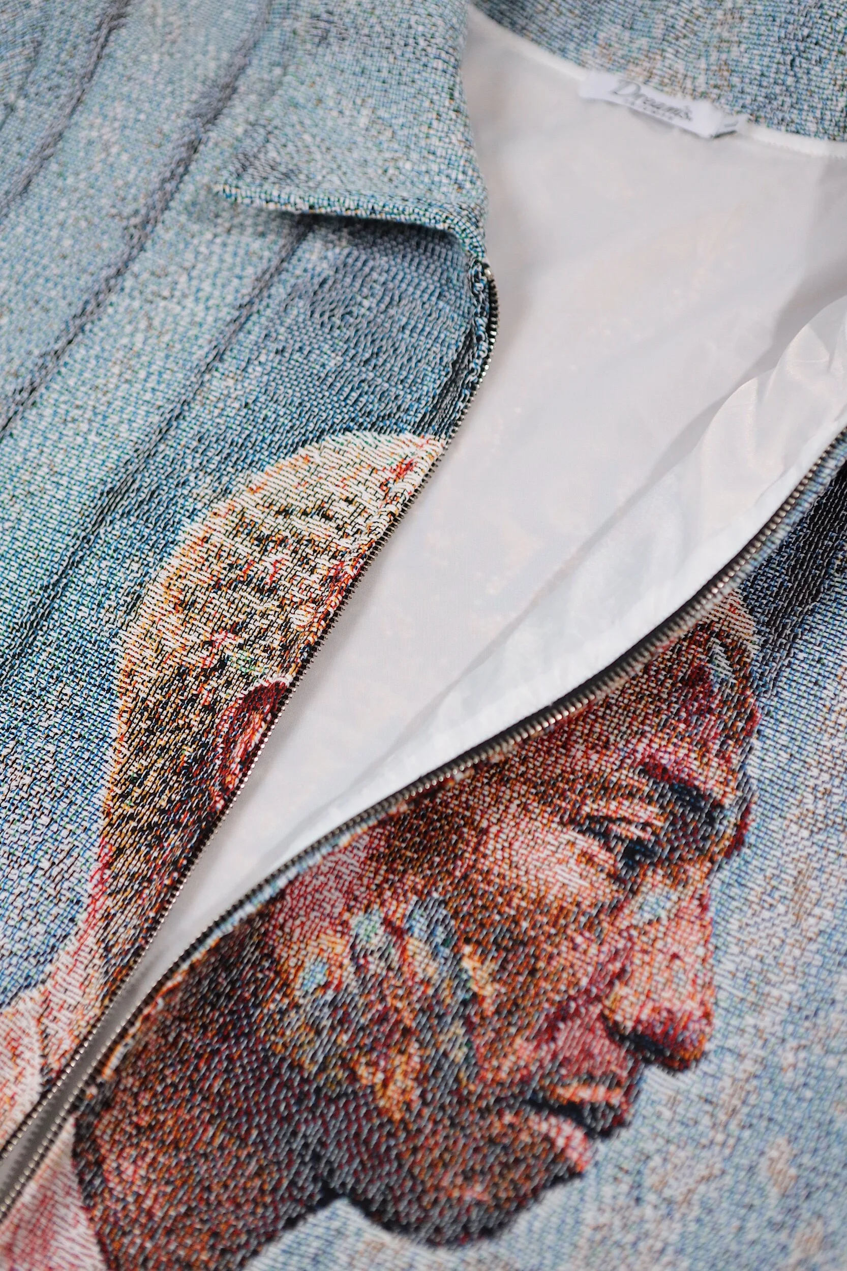 E4E41ED3-15D9-4997-B026-44B6898183E7