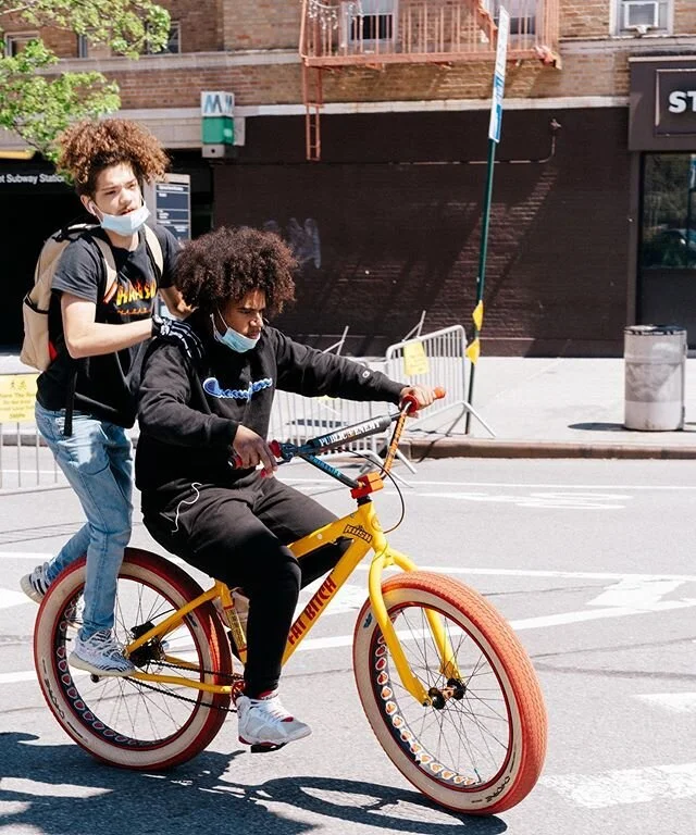 Pandemic Buddy System. #bestnyphoto @newyorknico