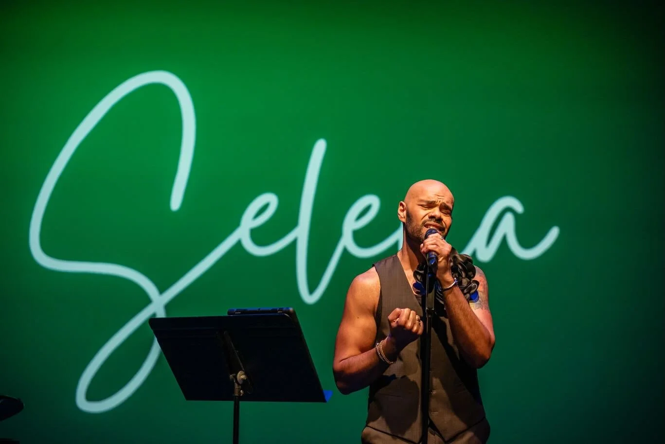 Finally getting a moment to post these shots from my last show &ldquo;High Heels&hellip;Higher Notes!&rdquo;, dedicated to 16 of the most iconic female vocalists of my time.  A few &ldquo;Thank You&rsquo;s&rdquo;&hellip;

To @atlaspacdc INTERSECTIONS