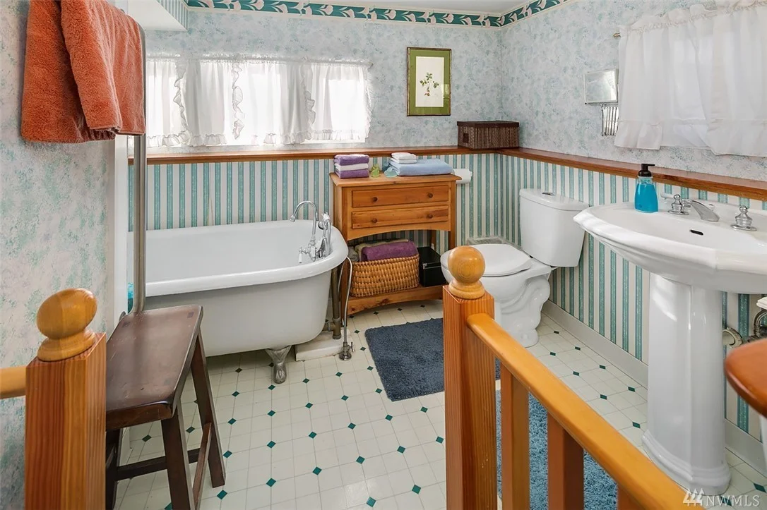Project #8: Downdating the Guest Bath: The Walls