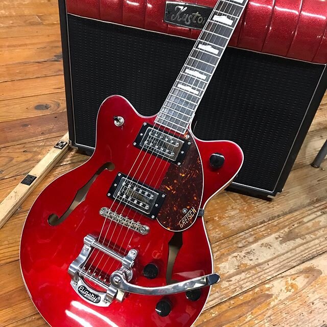 Just in! @officialgretsch Streamliner in #candyapplered. Mint condish! 🔥🔥🔥