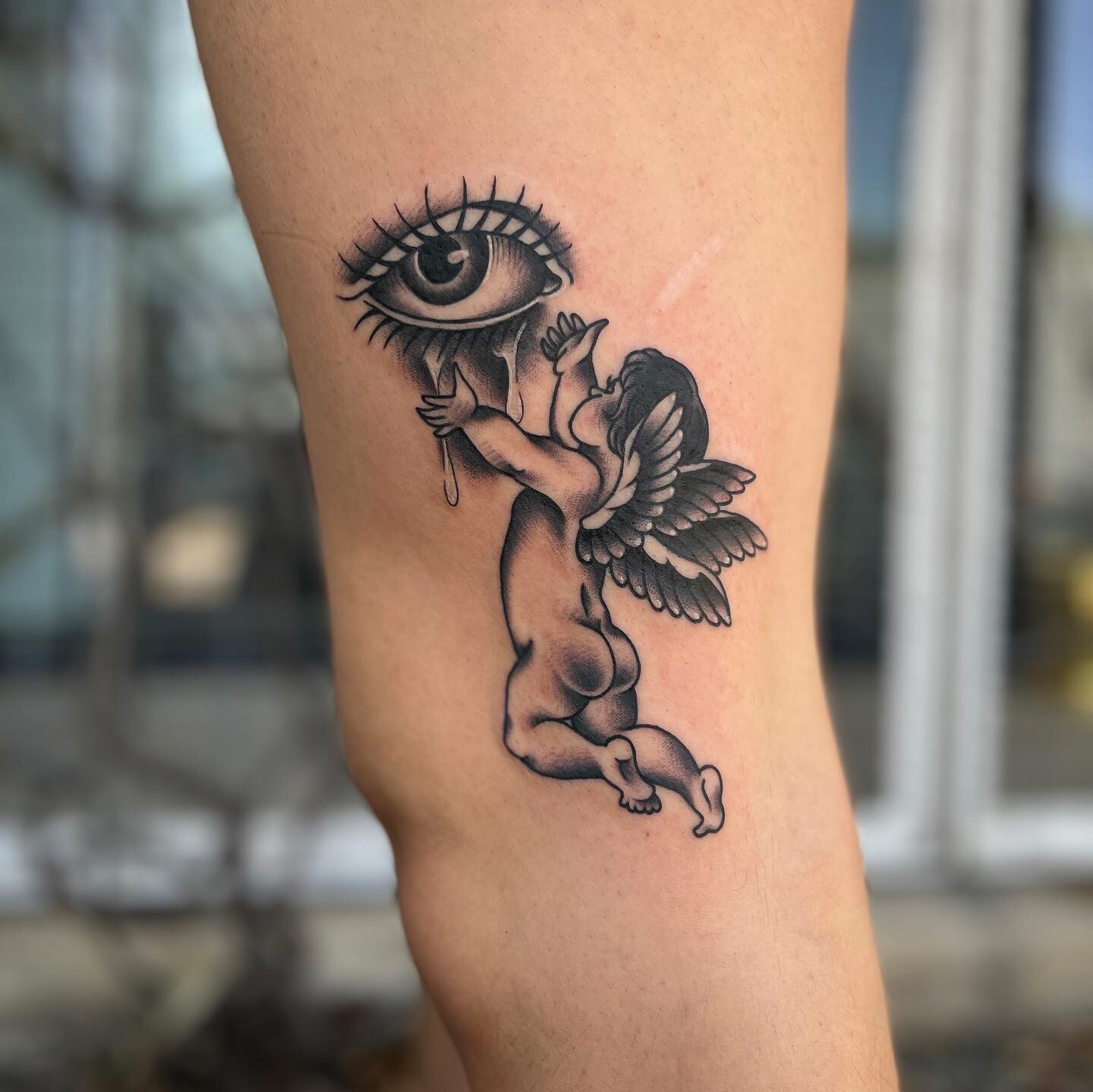 Many thanks to Amanda for choosing this seraphim bb with a crying eye from my flash. Also, please swipe for a healed tattoo of a peony with a lady inspired by Fernando Llort&rsquo;s paintings, which I did about a year ago. Here is to the crybabies 🖤