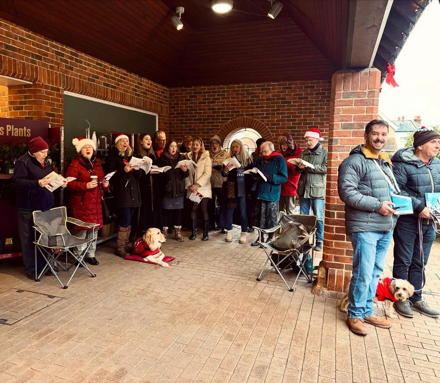 🎄🎶 Christmas Carols for a Cause 🎶🎄

A huge thank you to our incredible volunteer singers and bucket-shaking helpers who braved the winter weather to support @mindbodyedscharity outside @waitrose_farnham 

Thanks to your generosity and the kindnes