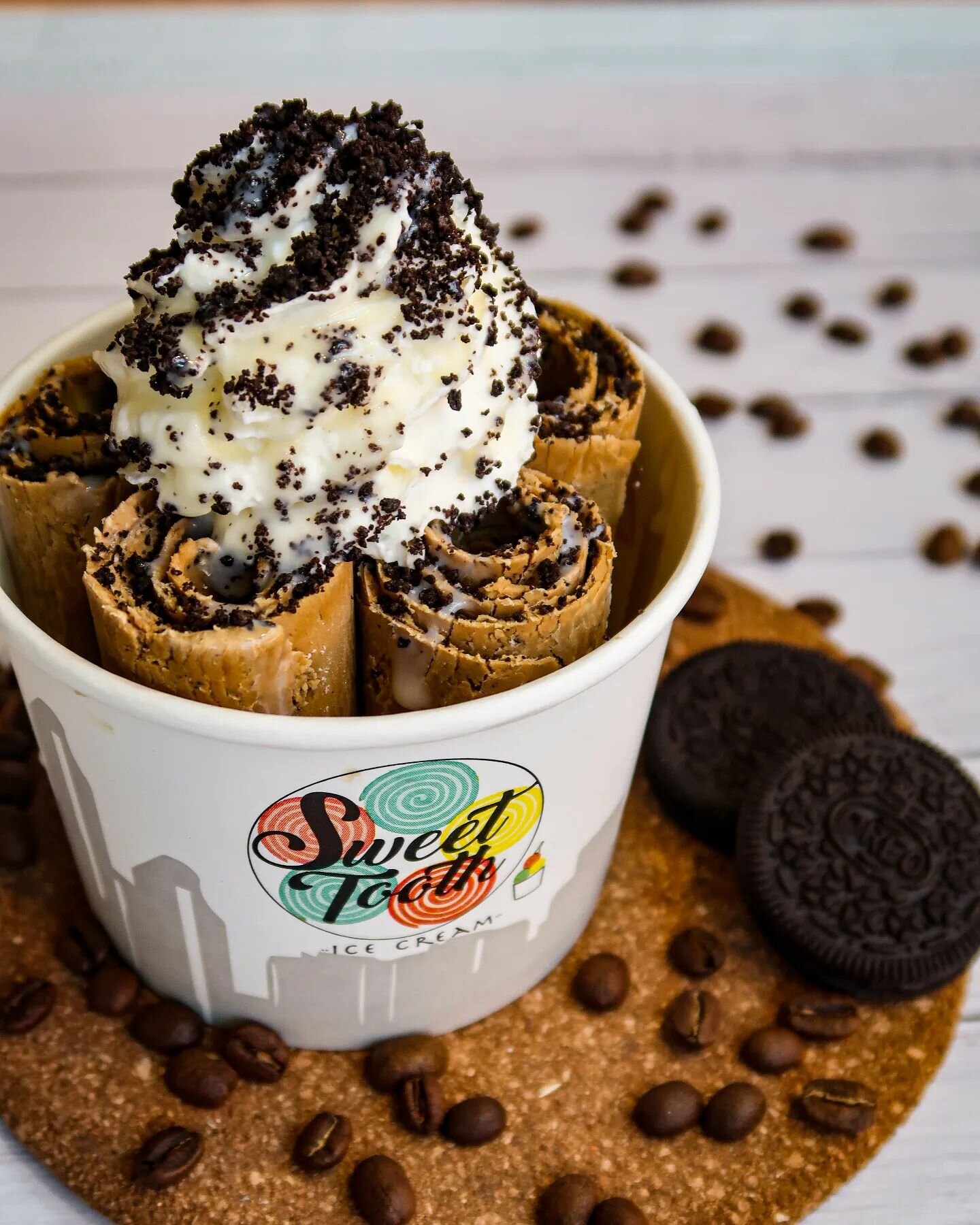 Happy Monday!
Kick-start your week the right way with a strong coffee rolled ice cream😋☕

Ft. MORNING ESPRESSO - strong espresso base with oreos and condensed milk. 

#SweetToothIceCream #YYCfood #YYCeats #YYCicecream #yycdesserts #yycfoodblogger #r