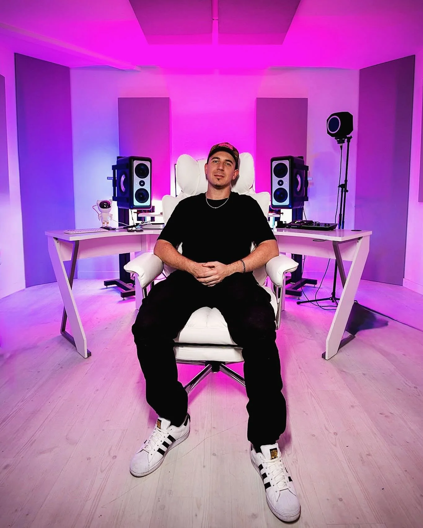 BOMBSQUAD VOL II 💣 dropping an all original mix next Wednesday. this will include 23 unreleased tracks + a couple favorites from last year

beyond the 23 tracks themselves which is countless hours, I&rsquo;ve spent the past 4 months dialing in this 