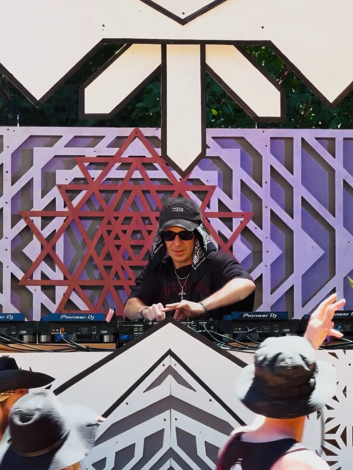 Summit Sessions 2026 🥀 truly the most special fest I had the honor of being apart of. From the moment of seeing the lineup and circumstances of our festival scene here in CA, I knew I had to come out and support what the culture really is all about
