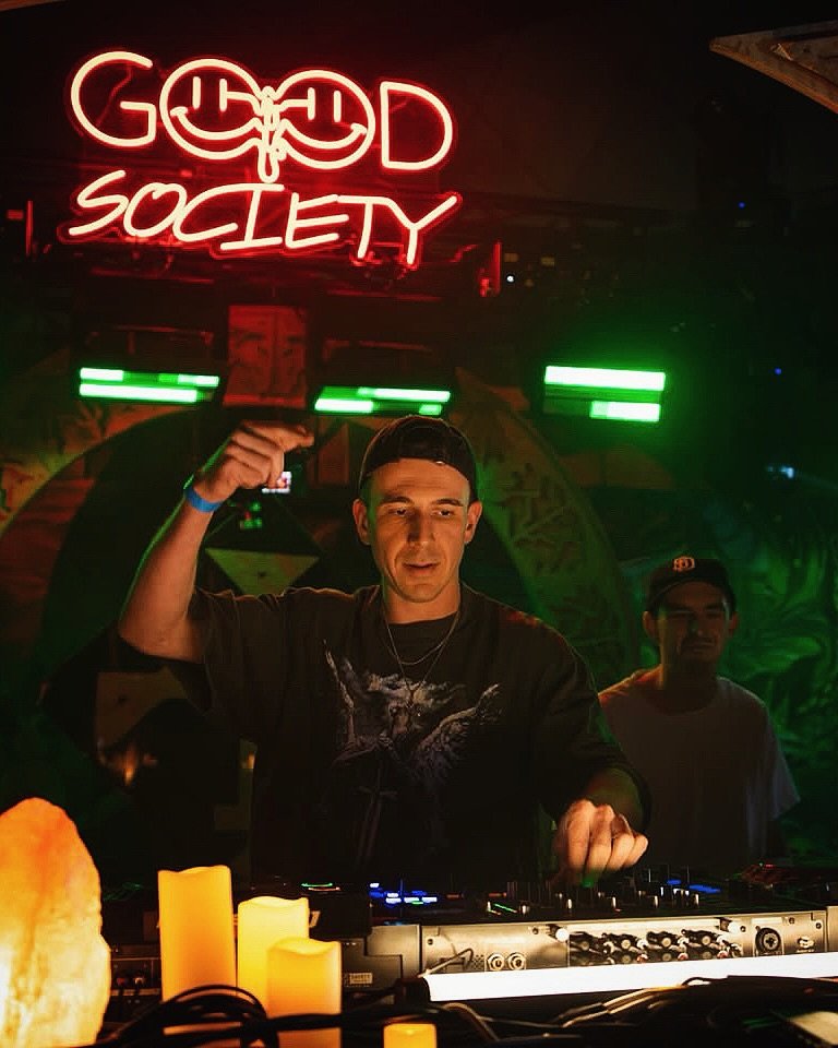 good society + camp q was the collab party we didn&rsquo;t know we needed 📢

had the honor of dropping some music w/ @hell_gnar. sending massive love his way for inviting me to rinse some tunes

@goodsocietyla + @campquestionmark really outdid thems