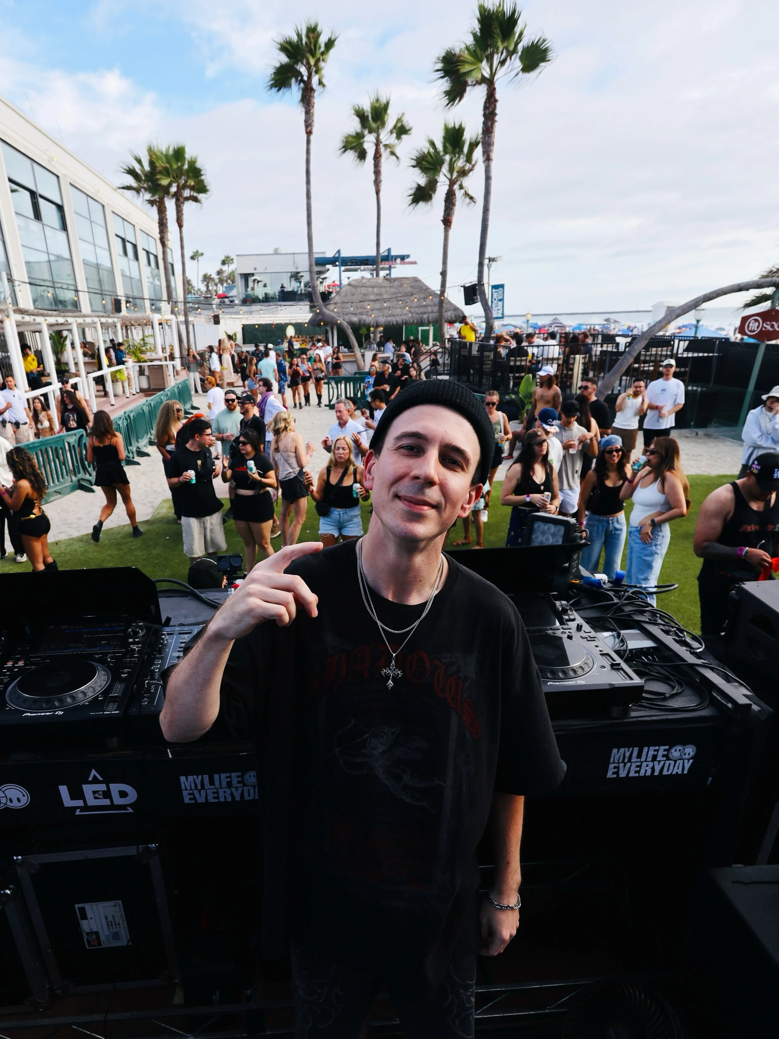 alriiiiiight this weekend went crazy 😮&zwj;💨 

headlined The Black Box in Denver and went straight to San Diego to open for @whethan at Fit Social w/ @ledpresents AND kicked off the official afters at EQ Nightclub on Saturday

sending mad love to a