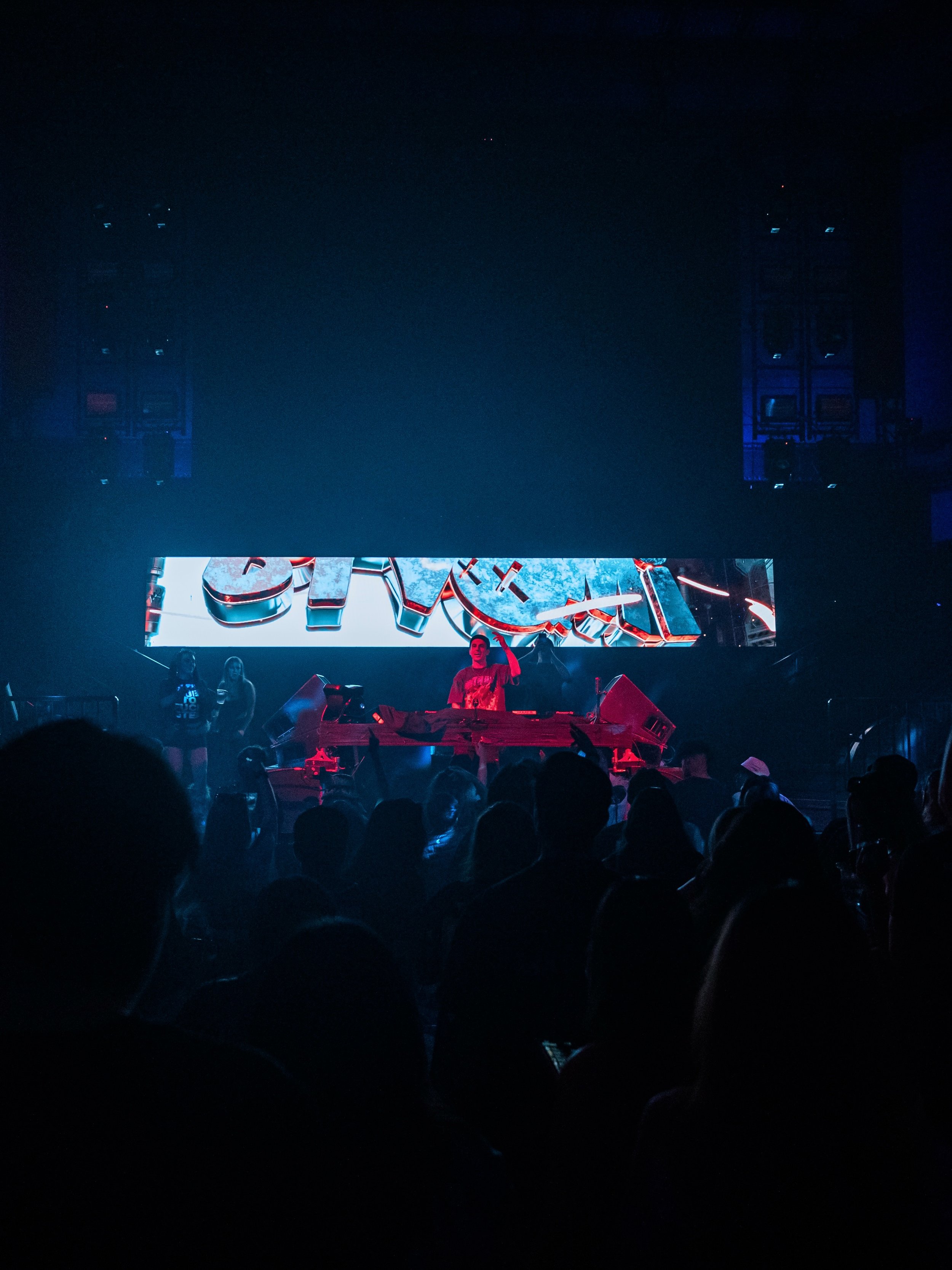 LOS ANGELES TYSM ❤️💣

huge honor to be on support duties for @capochinomusic, @smoaklandbeats &amp; @heyzmsc at Exchange LA!

mad love to everyone who pulled up early and packed this one out. and a huuuge biggups to @exchangela for having me out for