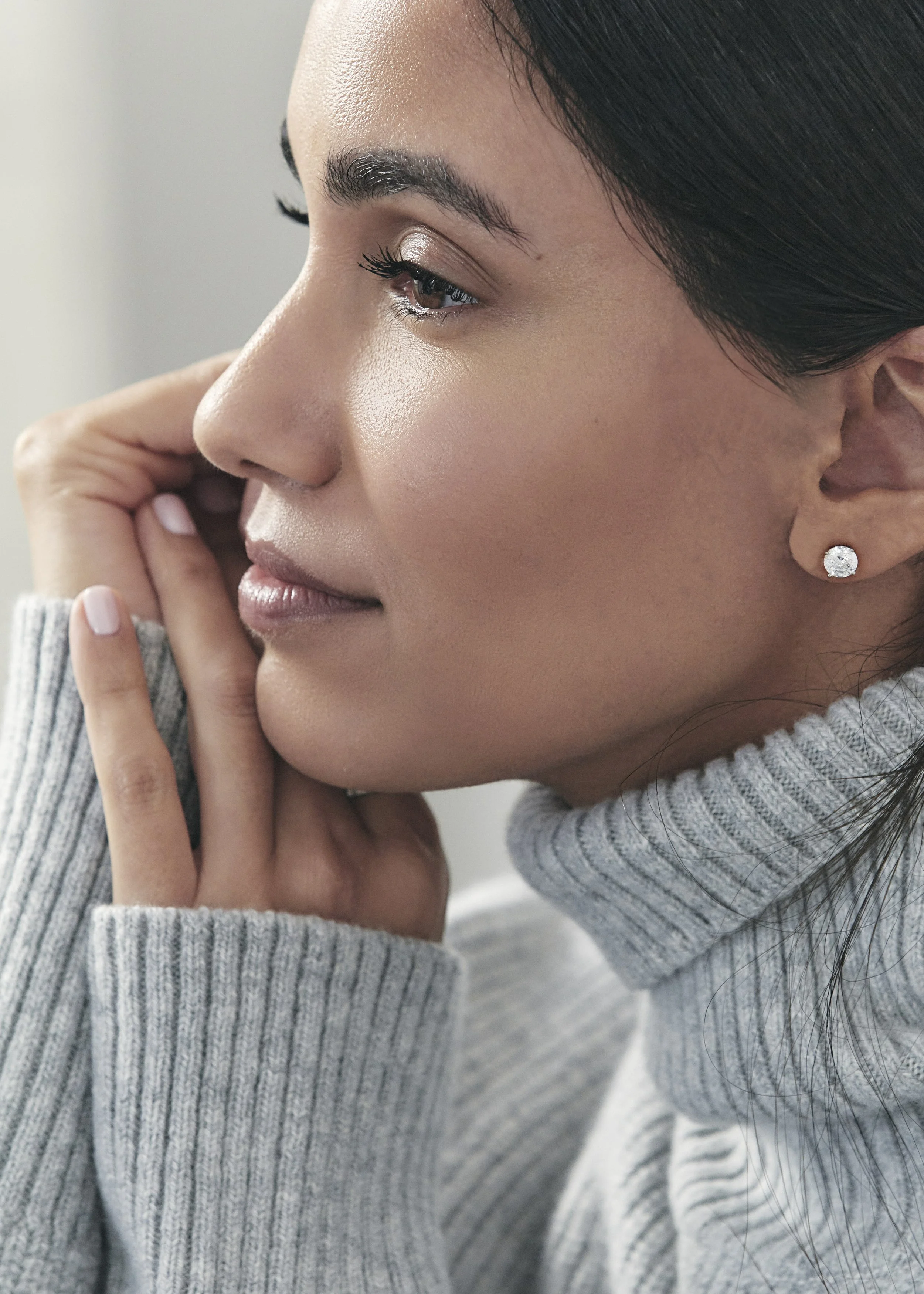 S02_CLASSIC_BRILLIANT_EARING_WHITE_GOLD_0016.jpg