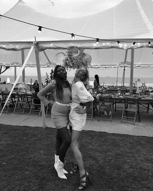 Strike a pose 👯&zwj;♀️
