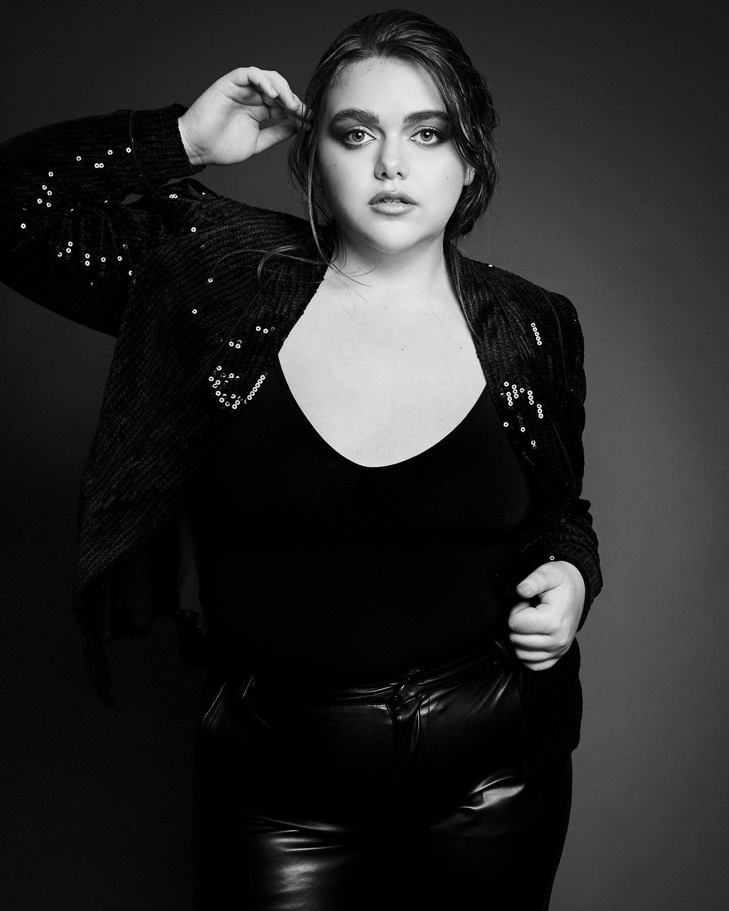I can't think of any better representation of beauty than someone who is unafraid
to be themself. ❤️
📸 @elizabethmaleevsky 
💄💇&zwj;♀️ @katmcandrewmakeupandbrows 
@tamblynmodels 
-
-
-
-
-
-
-
- #model #modelling #teenmodel #youngmodel #curvemodel 