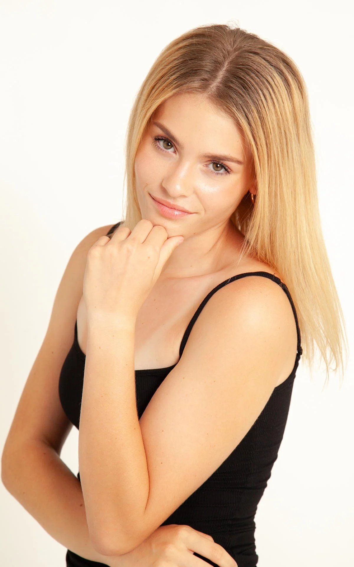 SUMMER ROSENTHAL Model Imagery 10-11-2023 13_24_12_988.jpg