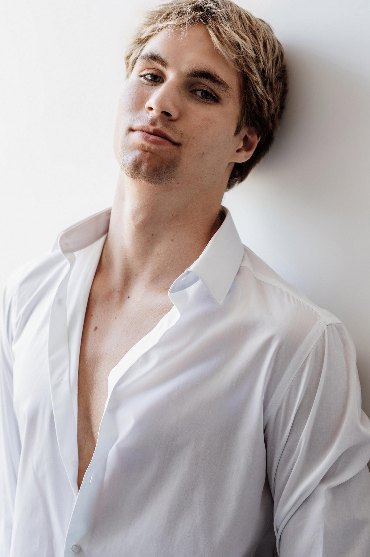 KALANI CREECH Model Imagery 21-04-2024 16_13_06_205.jpg