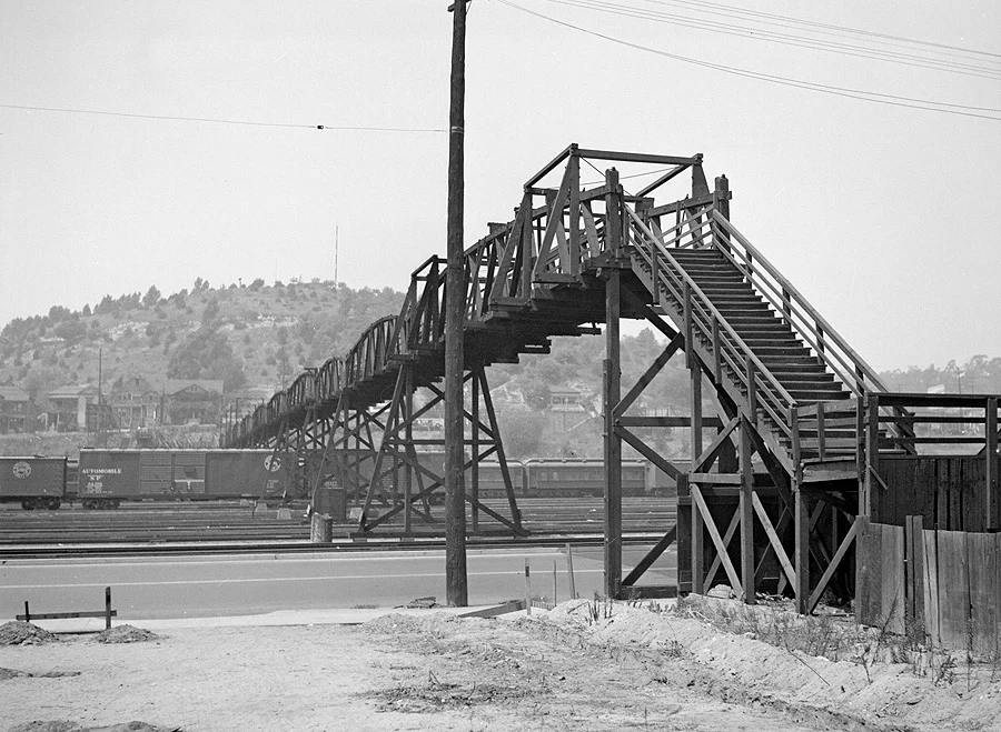 47. Pedestrian bridge over River Station