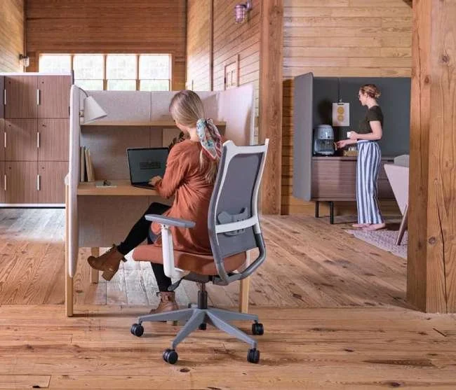 Heya_Sladr_Strap_lockers_workstation_space division_OFS (2)_0.jpg