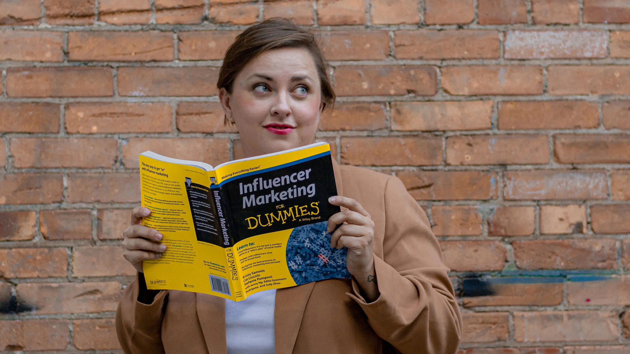 Do you ever wish someone could just… download the information you need to your brain?  I haven’t figured that out yet, but I do bring years of online marketing and influencer marketing to my students!