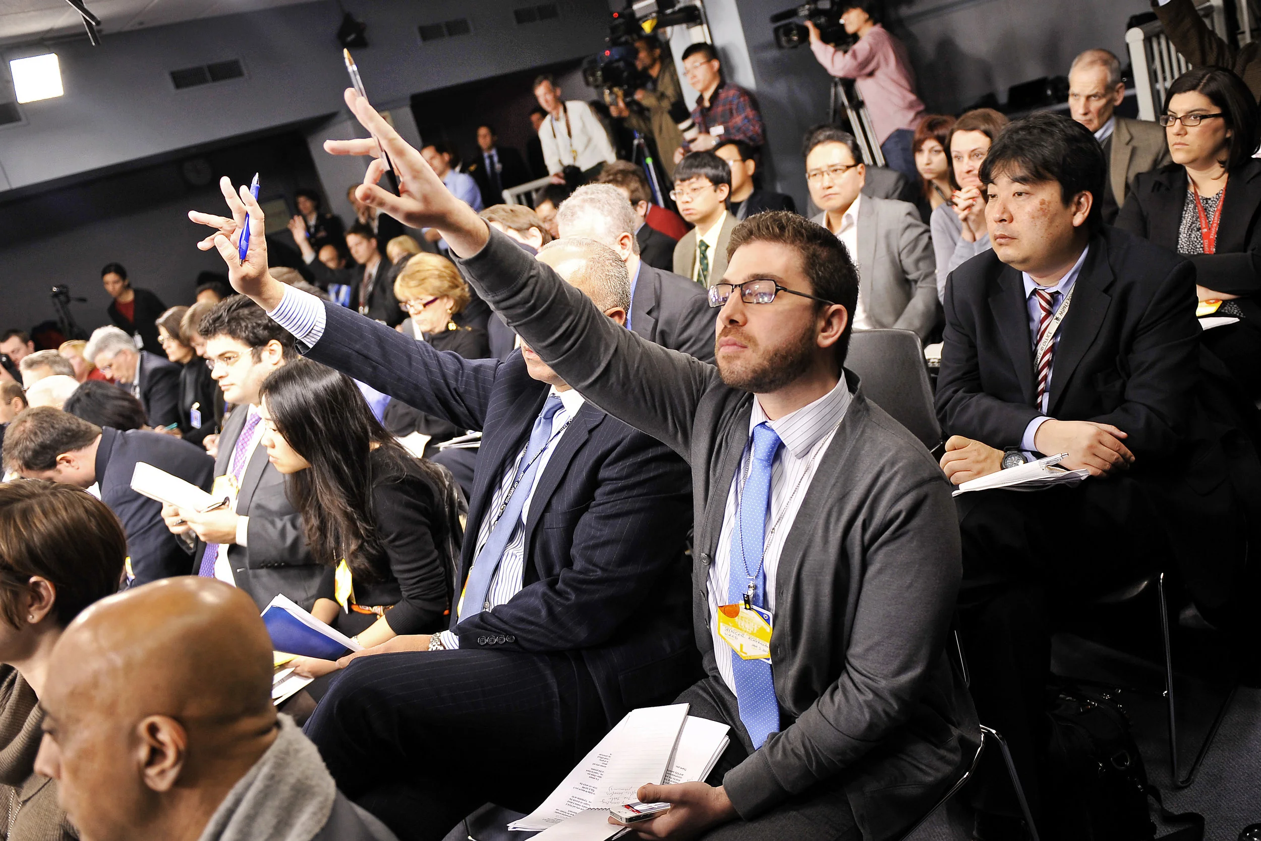 Members_of_the_press_raise_their_hands_to_ask_questions_as_Secretary_of_Defense_Leon_E._Panetta_and_General_Martin_Dempsey.jpg