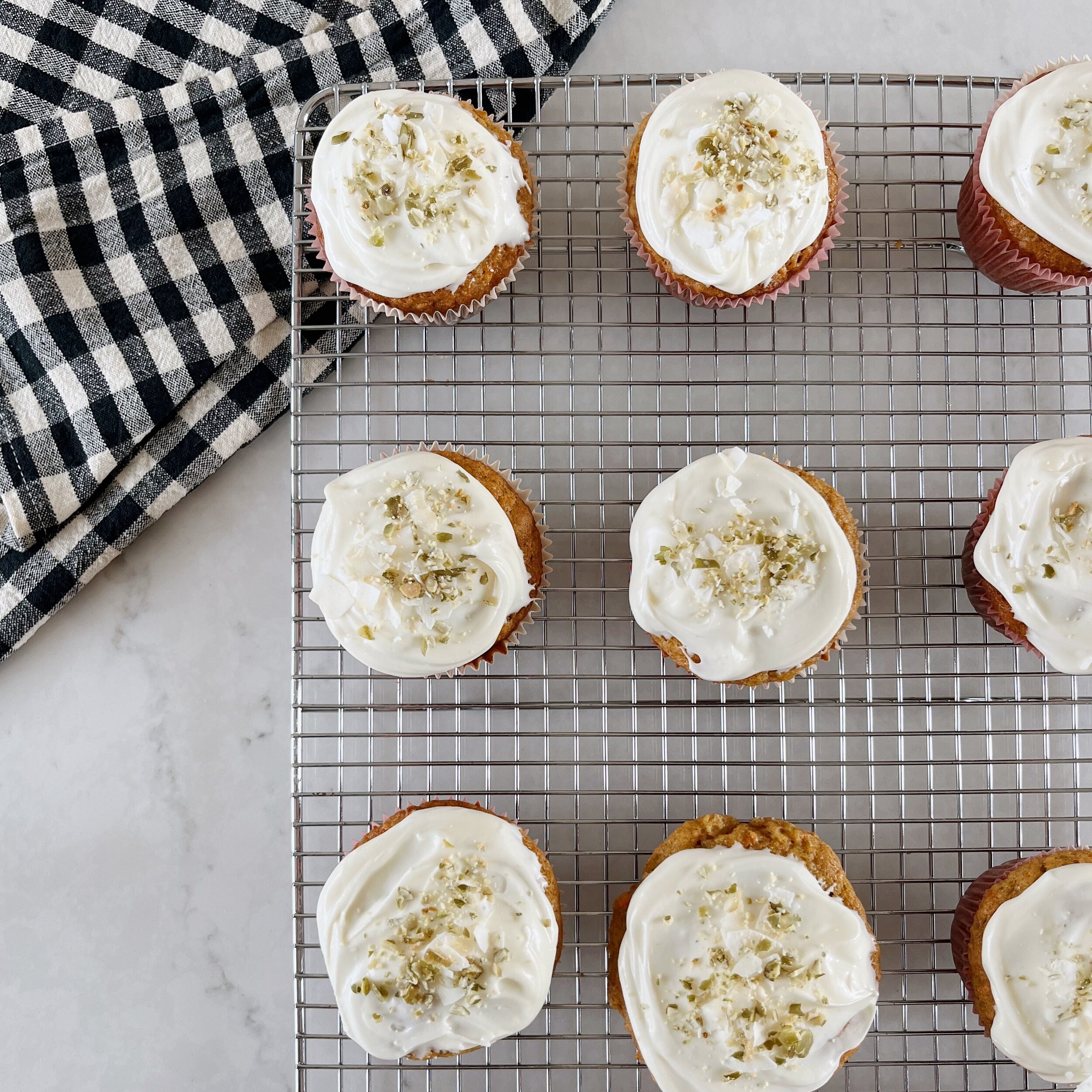 The Carrot Cake Cupcakes 🥕 I made a few days ago did not disappoint. They feel very Easter-y and perfect for spring. Would be great for the holiday weekend! I topped mine with a little unsweetened coconut flakes and crushed pepitas. Recipe is by @lo
