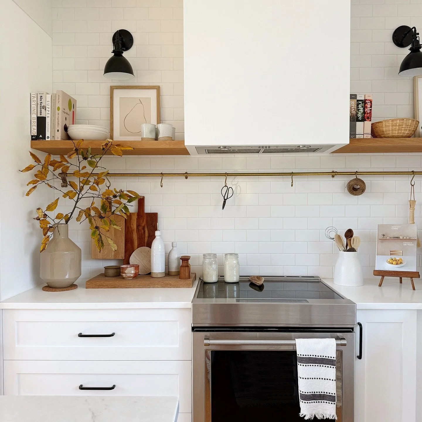 Early autumn foliage making the house feel like home. 

Persimmon trees are always some of the first to turn around here. I&rsquo;ve tried persimmons a few times but have yet to care for the taste, so a few branches to enjoy their beauty instead. 🍂