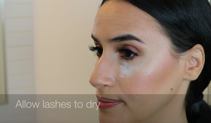 false lashes makeup